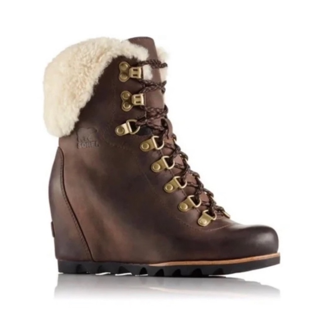 Sorel Wedge boots 8.5